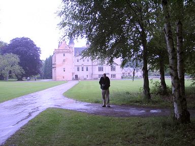 Armin in front of Brodie Castle Picture of Armin standing under trees in front of Brodie Castle