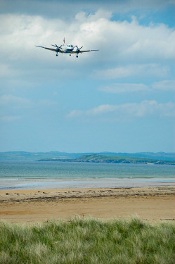 Picture of a plane getting closer