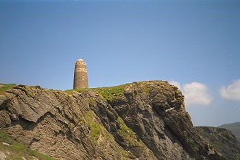 Looking up to the American Monument on The Oa